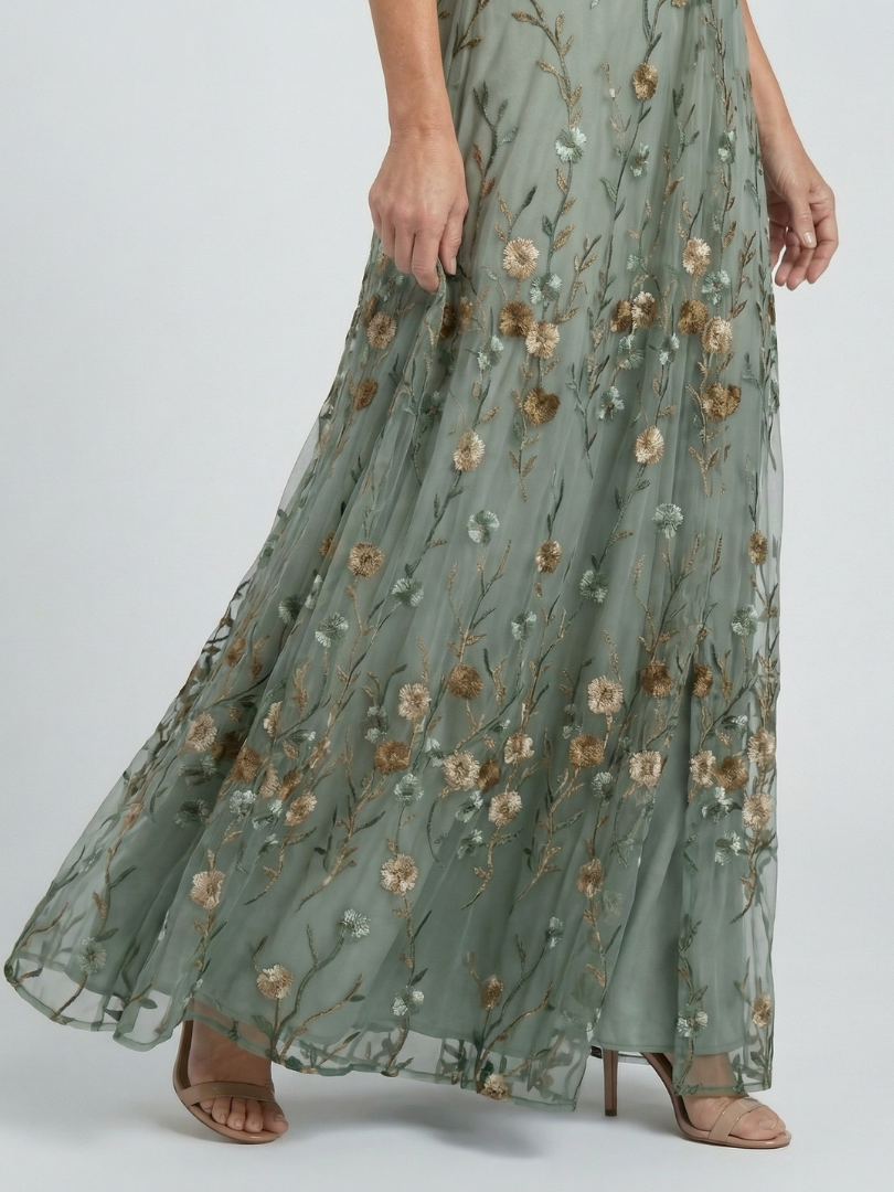 Selora | Flowing Halter Maxi Dress with Floral Pattern