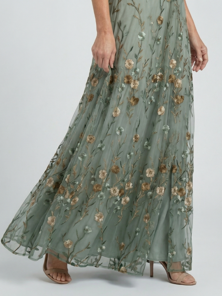 Selora | Flowing Halter Maxi Dress with Floral Pattern