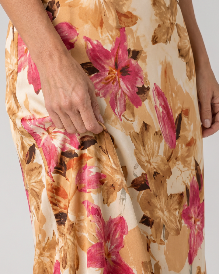Cekel | Midi Dress with Botanical Print, Back Cutout, and Flowing Skirt